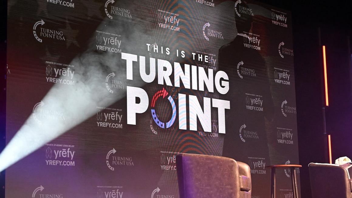 Trường Cao đẳng Cộng đồng Michigan thông qua chương TPUSA sau khi bị sinh viên phản đối 1 turning point college