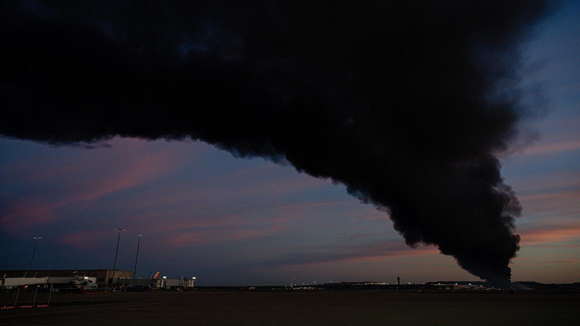 Máy bay UPS rơi sau khi cất cánh từ sân bay Louisville, ít nhất 4 người thiệt mạng 1 ups crash 2 ap gmh