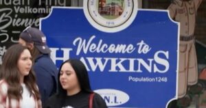 Khám phá thị trấn ngoài đời thực nơi quay 'Stranger Things' 11 Khám phá thị trấn ngoài đời thực nơi quay ‘Stranger Things’