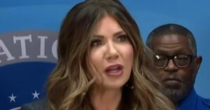 Bộ An Ninh Nội Địa thông báo thưởng 10.000 đô la cho các nhân viên TSA xuất sắc 7 Bộ An Ninh Nội Địa thông báo thưởng 10.000 đô la cho các nhân viên TSA xuất sắc