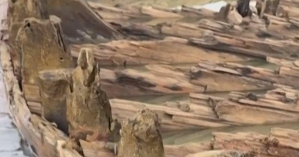 Bão tố làm lộ xác tàu cổ ở Việt Nam 1 vietnam wreck n9rv2b