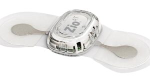 Mẹ ở Pierce County nhờ thiết bị theo dõi tim cứu mạng khỏi bệnh hiếm