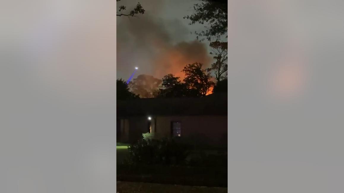 Hỏa hoạn 2-alarm tại River Oaks, Houston 1 vlcsnap 2025 11 28 21h58m29s480