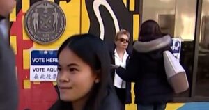 Cử tri New York chia sẻ lý do ủng hộ Cuomo và Mamdani 19 Cử tri New York chia sẻ lý do ủng hộ Cuomo và Mamdani