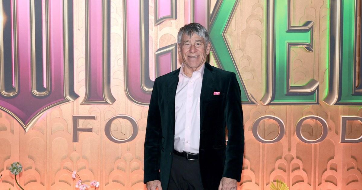 Nhạc sĩ 'Wicked: For Good' Stephen Schwartz nói về chủ đề chính trị trong các bài hát mới 1 wicked thumb 4v9n5i