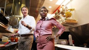 Winsome Earle-Sears dẫn đầu ứng cử viên GOP trong 'lời chào thang máy' cuối cùng tới cử tri trước Ngày Bầu cử 20 Winsome Earle-Sears dẫn đầu ứng cử viên GOP trong ‘lời chào thang máy’ cuối cùng tới cử tri trước Ngày Bầu cử