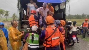 Bão Fung-wong Rút Khỏi Philippines, Gây Thiệt Mạng 2 Người Và Hơn 1.4 Triệu Dân Di Tản