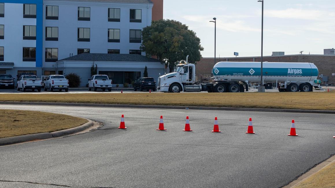 Ít nhất 7 nạn nhân vẫn đang nhập viện sau vụ rò rỉ khí Amoniac ở Oklahoma 1