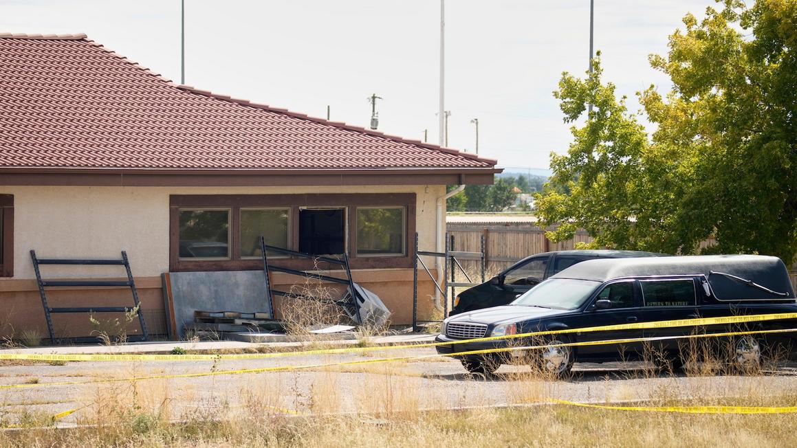 Thẩm phán sẽ xem xét thỏa thuận nhận tội của chủ nhà quàn bị cáo buộc giấu xác chết phân hủy 1