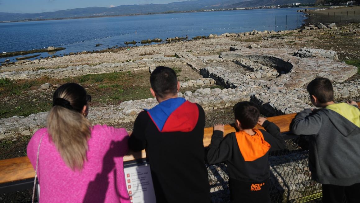 1.700 năm trước, các Giám mục và Hoàng đế đã viết một Tín điều, hàng triệu người vẫn đọc kinh trong nhà thờ 1