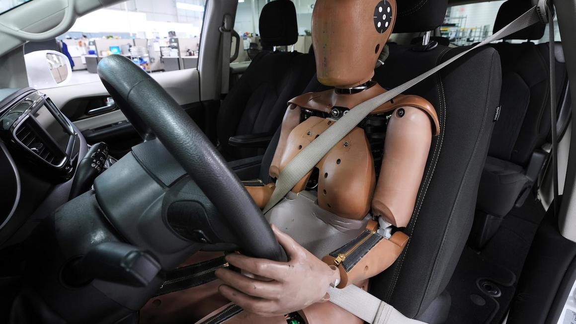 Bộ Giao Thông Hoa Kỳ Công Nhận Hình Nộm Tai Nạn Mẫu Mới Giống Phụ Nữ Hơn 1