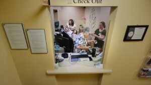 Đóng cửa trung tâm y tế, người dân New Hampshire đối mặt nhiều khó khăn 13 Đóng cửa trung tâm y tế, người dân New Hampshire đối mặt nhiều khó khăn