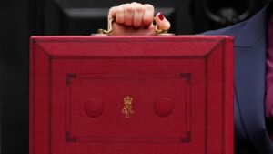 Chính phủ Anh lại tăng thuế trong ngân sách thứ hai