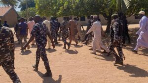 Phụ huynh Nigeria Bức Xúc Vì Con Bị Bắt Cóc, Chính Quyền Im Lặng 20 Phụ huynh Nigeria Bức Xúc Vì Con Bị Bắt Cóc, Chính Quyền Im Lặng