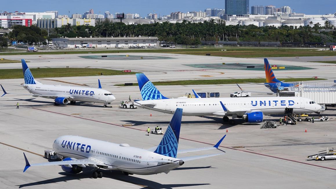 Chỉ 776 kiểm soát viên không lưu nhận thưởng vì làm việc không lương dịp đóng cửa chính phủ 1