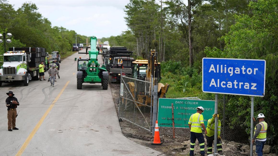 Thẩm phán thúc đẩy giải quyết vụ kiện về quyền tiếp cận pháp lý tại 'Alligator Alcatraz' 1