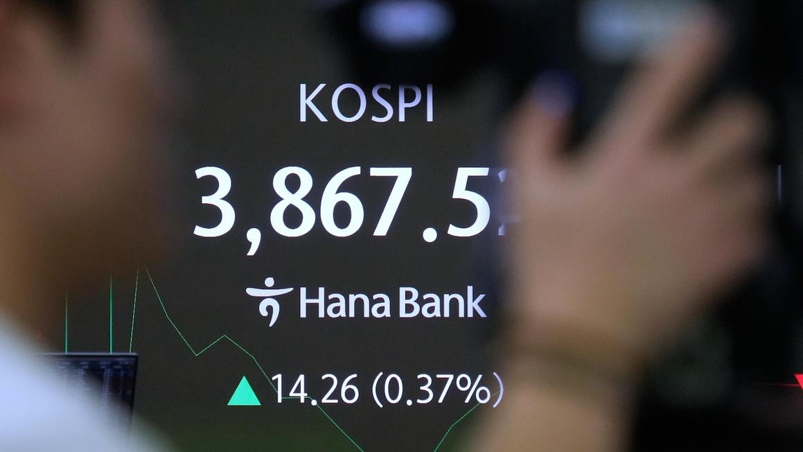 Thị trường thế giới biến động khi nhà đầu tư kỳ vọng Cục Dự trữ Liên bang Mỹ (FED) cắt giảm lãi suất 1