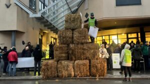 Nông dân Bỉ kiện gã khổng lồ năng lượng Pháp vì biến đổi khí hậu 7 Nông dân Bỉ kiện gã khổng lồ năng lượng Pháp vì biến đổi khí hậu