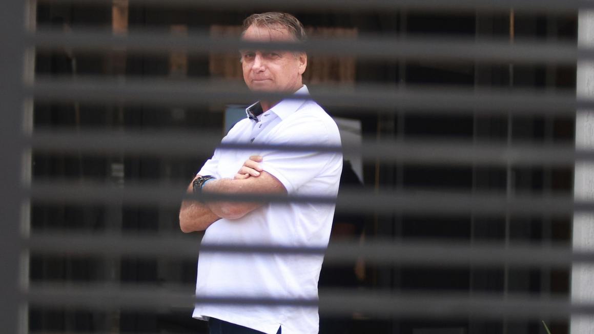 Cựu Tổng Thống Brazil Jair Bolsonaro bắt đầu thụ án 27 năm tù vì âm mưu đảo chính 1