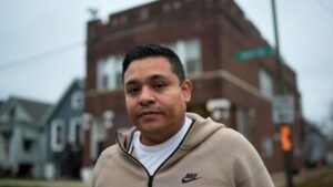 Cưỡng chế nhập cư của chính quyền Trump tại Chicago: Bạo lực và Nỗi sợ 7 Cưỡng chế nhập cư của chính quyền Trump tại Chicago: Bạo lực và Nỗi sợ