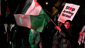 Cảnh sát Anh bắt giữ 11 người trong trận đấu bóng đá giữa Aston Villa và câu lạc bộ Israel Maccabi Tel Aviv 3 Cảnh sát Anh bắt giữ 11 người trong trận đấu bóng đá giữa Aston Villa và câu lạc bộ Israel Maccabi Tel Aviv