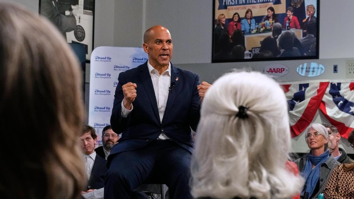 Thượng Nghị Sĩ Cory Booker: Đảng Dân Chủ Cần 'Quay Lại Phòng Họp' Sau Khi Thất Bại Lớn 1