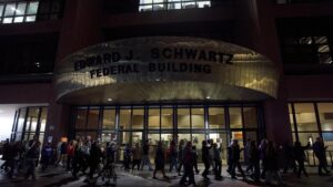 Kiện tụng phản đối việc bắt giữ người tại các buổi trình diện ICE ở San Diego 15 Kiện tụng phản đối việc bắt giữ người tại các buổi trình diện ICE ở San Diego