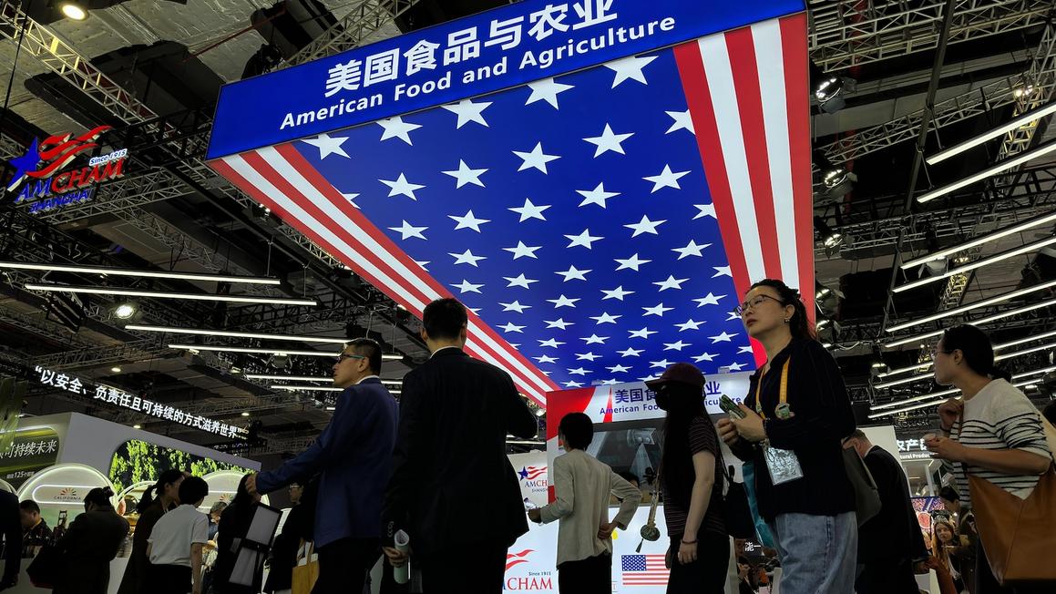 Xuất khẩu của Trung Quốc giảm 1.1% trong tháng 10, bị ảnh hưởng bởi mức giảm 25% hàng hóa sang Mỹ 1