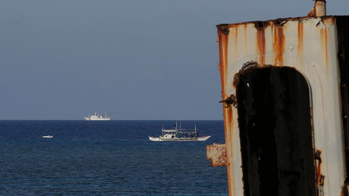 Tàu Trung Quốc gây nhiễu khi lực lượng Philippines tiếp tế trên Biển Đông 1