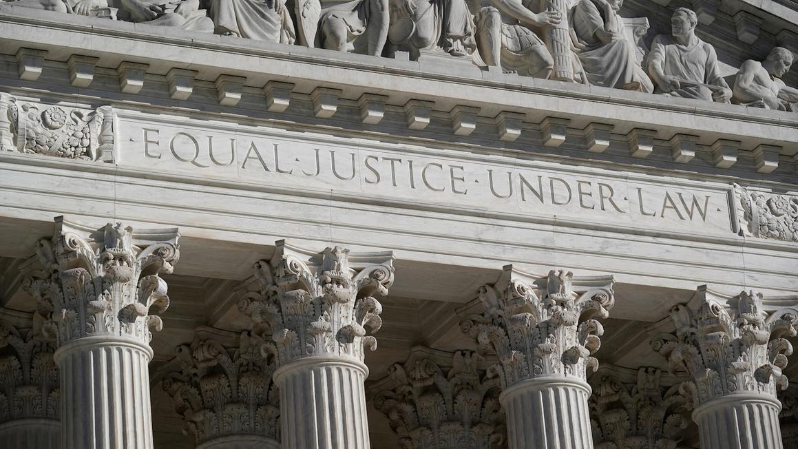 Tối Cao Pháp Viện xem xét lại chính sách thuế của Tổng Thống Donald Trump 1