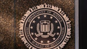 Cựu Nhân Viên FBI Kiện Cục Điều Tra Liên Bang Vì Bị Sa Thải Do Treo Cờ Lục Sắc