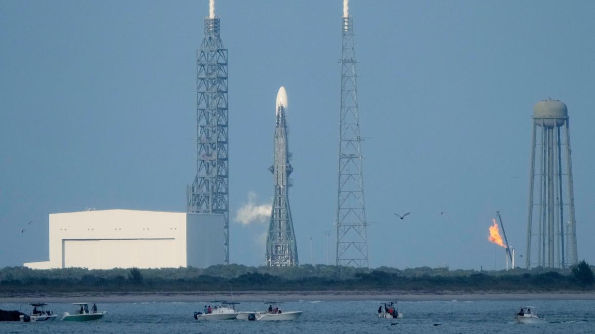 Bão Mặt Trời Làm Trì Hoãn Phóng Tên Lửa New Glenn Của Blue Origin 1