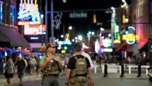 Chiến dịch trấn áp tội phạm của Tổng Thống Donald Trump gây quá tải nhà tù và tòa án