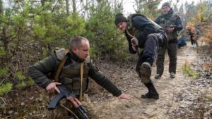 Ukraine mong muốn trao đổi tù binh với Nga 4 Ukraine mong muốn trao đổi tù binh với Nga