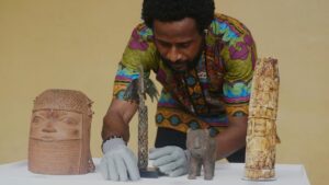 Người biểu tình xáo trộn buổi ra mắt bảo tàng ở Nigeria trưng bày cổ vật hồi hương 14 Người biểu tình xáo trộn buổi ra mắt bảo tàng ở Nigeria trưng bày cổ vật hồi hương