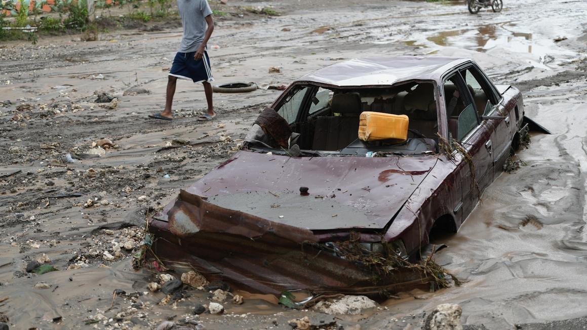 Bão Melissa khiến 43 người thiệt mạng tại Haiti, hàng chục ngàn người lâm cảnh màn trời chiếu đất 1