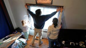 Đóng cửa Chính phủ liên bang gây khó khăn cho bệnh nhân ung thư ở Maine trong việc giữ ấm