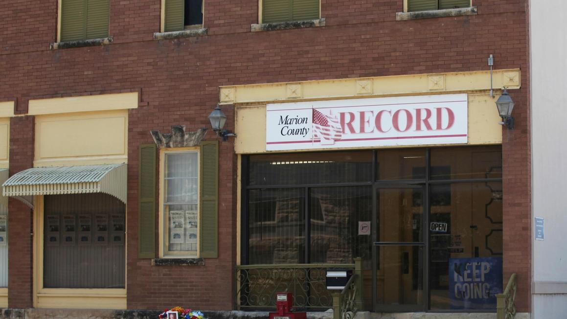 Quận Kansas Đồng Ý Trả 3 Triệu Đô La Sau Vụ Cảnh Sát Đột Kích Tòa Soạn Báo 1