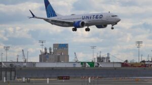 FAA Yêu Cầu Cắt Giảm Chuyến Bay Trên Toàn Quốc Do Chính Phủ Đóng Cửa 10 FAA Yêu Cầu Cắt Giảm Chuyến Bay Trên Toàn Quốc Do Chính Phủ Đóng Cửa