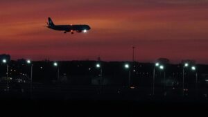 FAA: Cắt giảm chuyến bay vẫn giữ mức 6% vì có thêm nhân viên kiểm soát không lưu trở lại làm việc