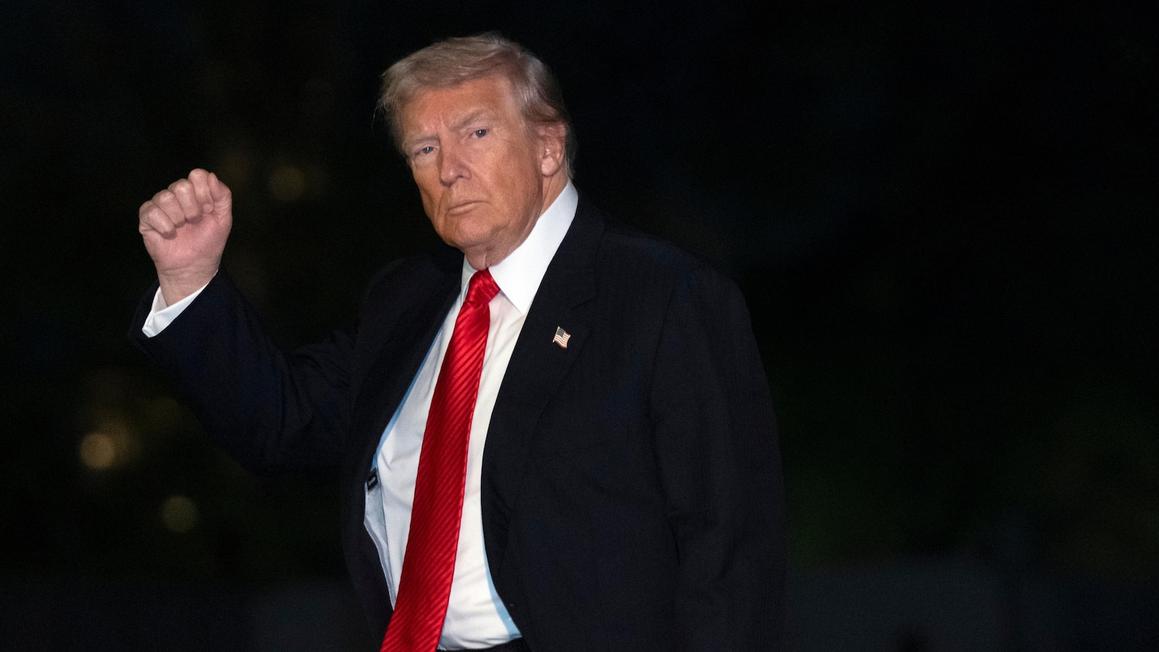 Tổng Thống Donald Trump Tuyên Bố Sẽ Không Bị Dân Chủ 'Tống Tiền', Từ Chối Đàm Phán Khi Chính Phủ Bế Tắc Kéo Dài 1