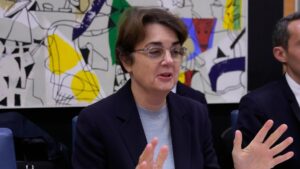 Bảo tàng Louvre tăng cường an ninh sau vụ trộm trang sức 16 Bảo tàng Louvre tăng cường an ninh sau vụ trộm trang sức