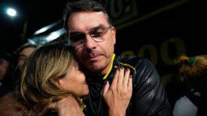 Ông Bolsonaro gặp thẩm phán sau khi bị bắt 12 Ông Bolsonaro gặp thẩm phán sau khi bị bắt