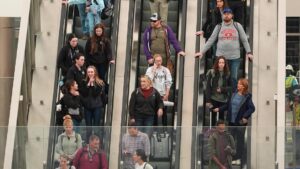 Hàng trăm chuyến bay tại Mỹ bị hủy do chính phủ đóng cửa 10 Hàng trăm chuyến bay tại Mỹ bị hủy do chính phủ đóng cửa