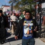 Cộng đồng Chicago Phản ứng Mạnh Mẽ với Chiến dịch Đàn áp Nhập cư, Trở thành Mô hình cho các Thành phố Khác 37 Cộng đồng Chicago Phản ứng Mạnh Mẽ với Chiến dịch Đàn áp Nhập cư, Trở thành Mô hình cho các Thành phố Khác