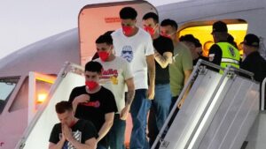 Quan chức chính quyền Tổng thống Trump và thẩm phán đối đầu về các chuyến bay tới El Salvador trong cuộc điều tra vi phạm lệnh tòa 17 Quan chức chính quyền Tổng thống Trump và thẩm phán đối đầu về các chuyến bay tới El Salvador trong cuộc điều tra vi phạm lệnh tòa