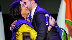 Ấn Độ Hân Hoan Chúc Mừng Chiến Thắng Của Tân Thị Trưởng New York Zohran Mamdani và Vinh Danh Cội Nguồn Ông 20 Ấn Độ Hân Hoan Chúc Mừng Chiến Thắng Của Tân Thị Trưởng New York Zohran Mamdani và Vinh Danh Cội Nguồn Ông