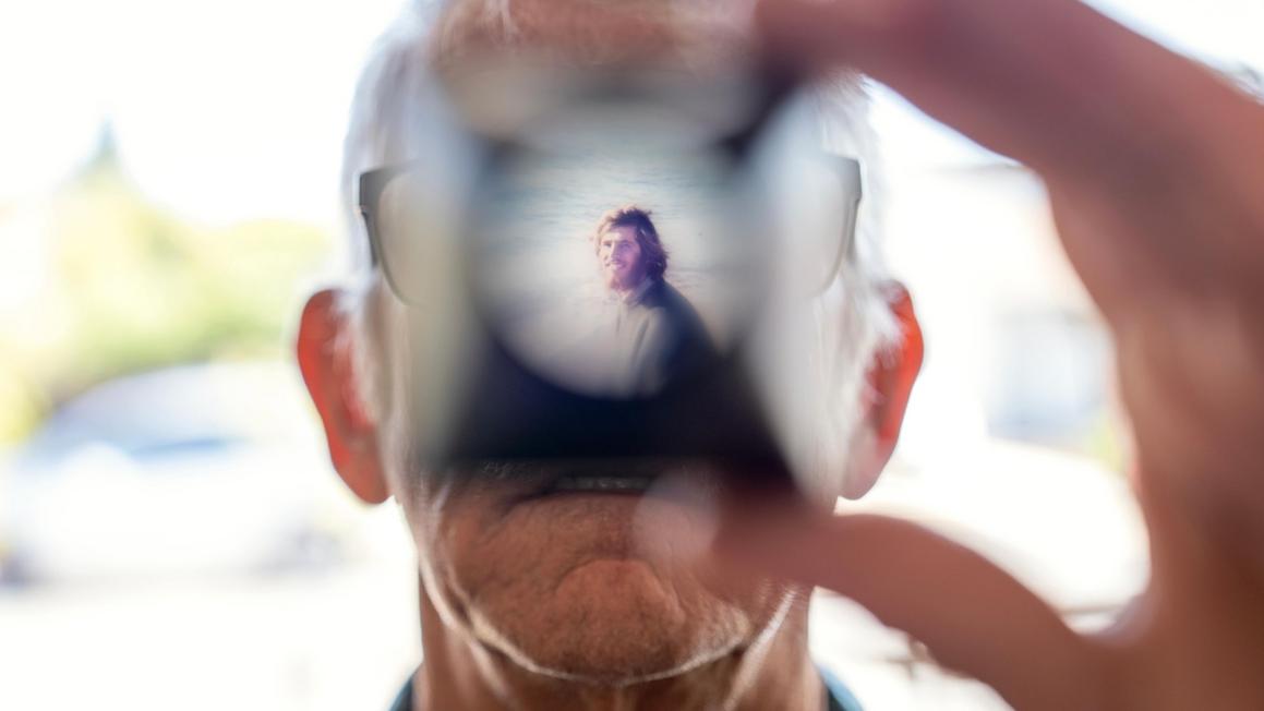 Một căn bệnh tự miễn đã cướp đi ký ức của người đàn ông này. Đây là cách ông ấy đang học cách đối mặt 1