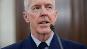 Thượng Nghị Sĩ Yêu Cầu Lực Lượng Tuần Duyên Giải Thích Về Việc Xử Lý Biểu Tượng Thù Ghét