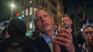 Chánh văn phòng tài chính New York ra tòa vì biểu tình chống di trú 7 Chánh văn phòng tài chính New York ra tòa vì biểu tình chống di trú